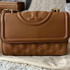 Tory Burch SMALL FLEMING POLISHED-GRAIN CONVERTIBLE SHOULDER BAG